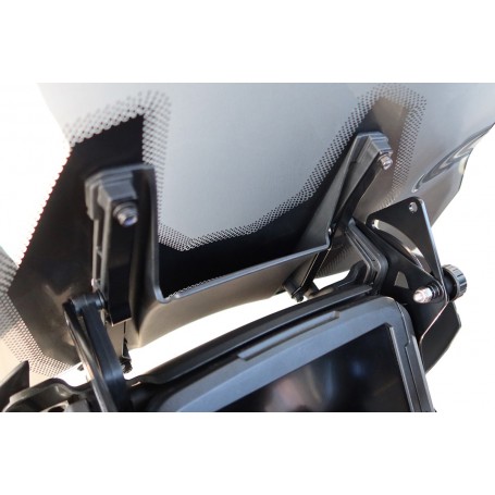 Wunderlich Fastening for Windshield